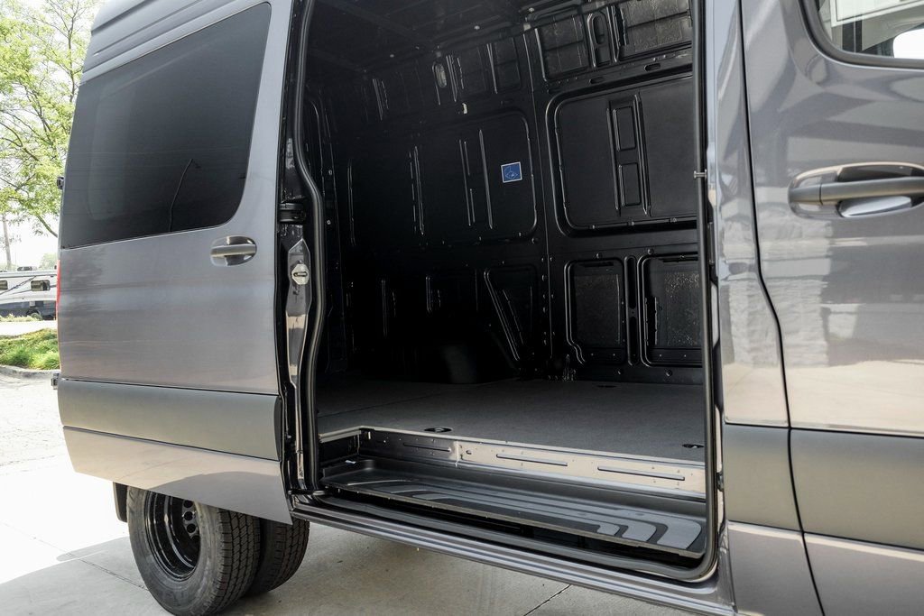 Used 2025 Mercedes-Benz Sprinter 3500 image 10