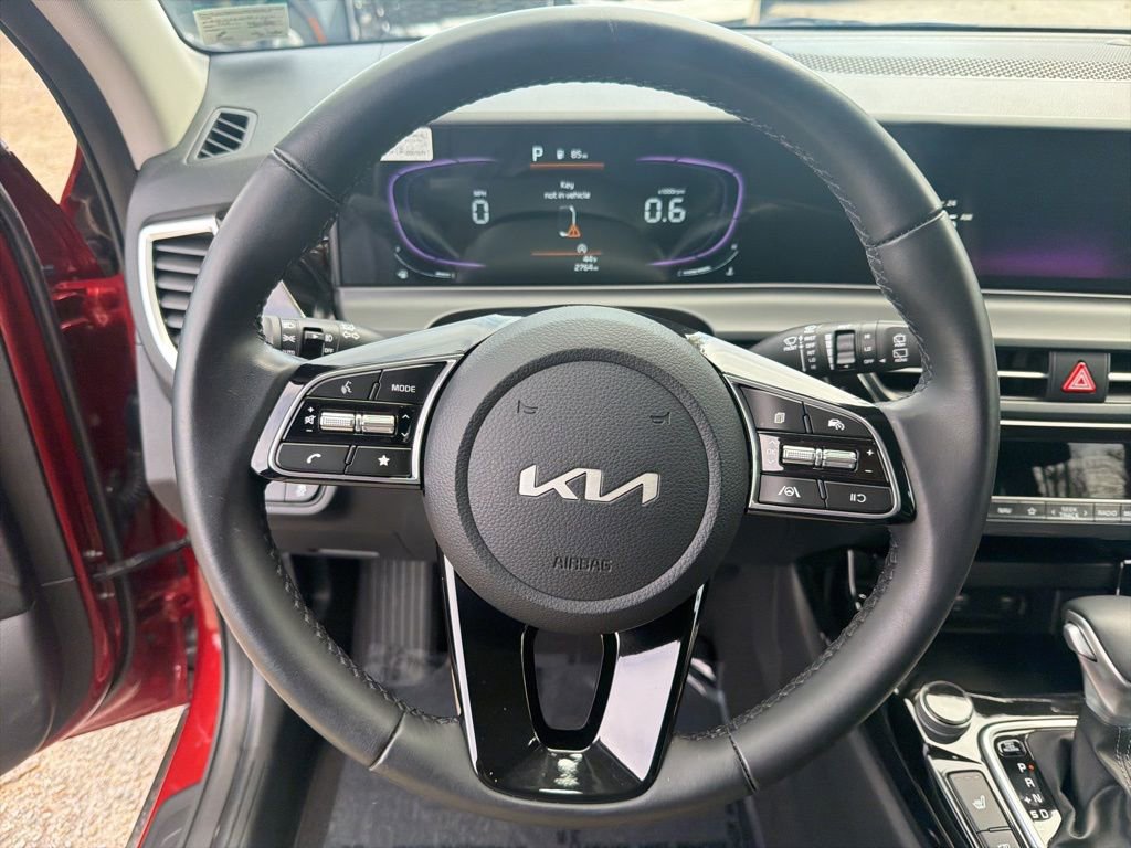 Certified 2025 Kia Seltos S image 17