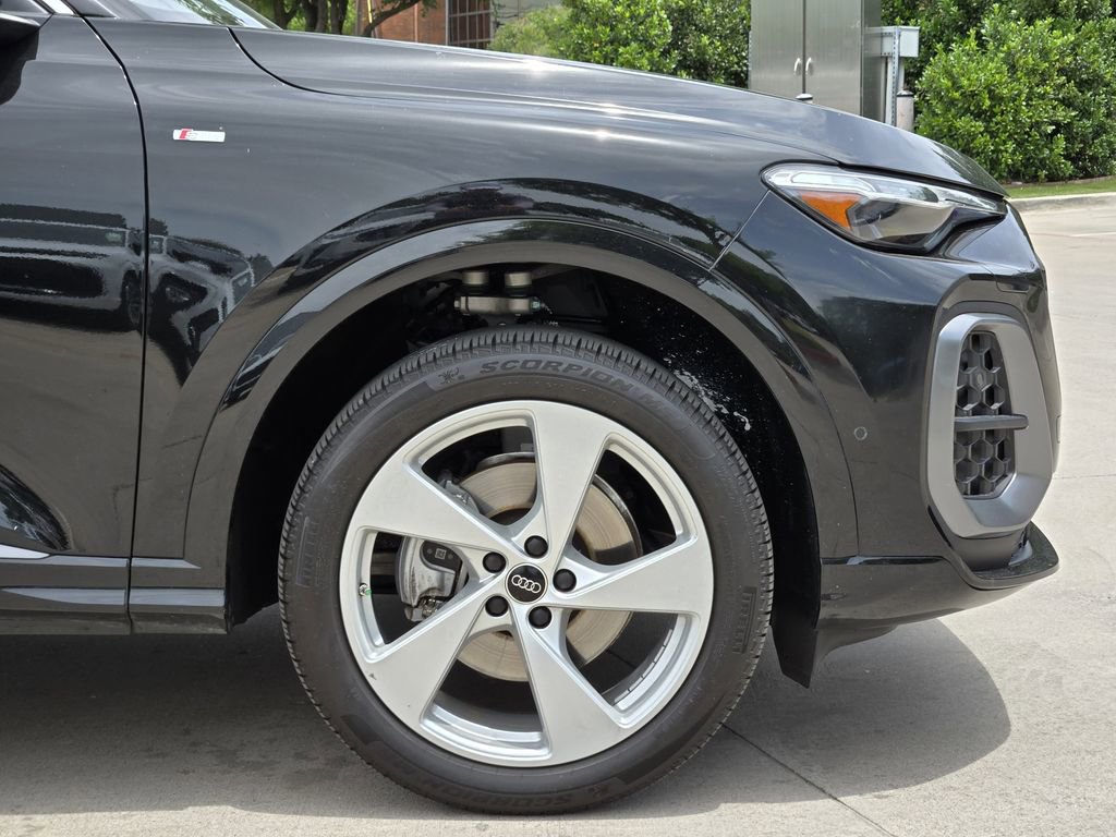 Certified 2025 Audi Q5 Premium Plus w/ Premium Plus AWD/4WD image 13