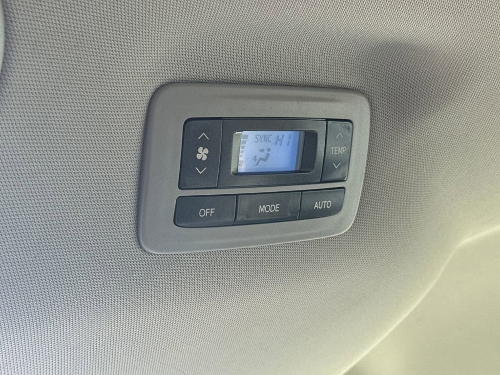 Used 2018 Toyota Sienna LE image 37