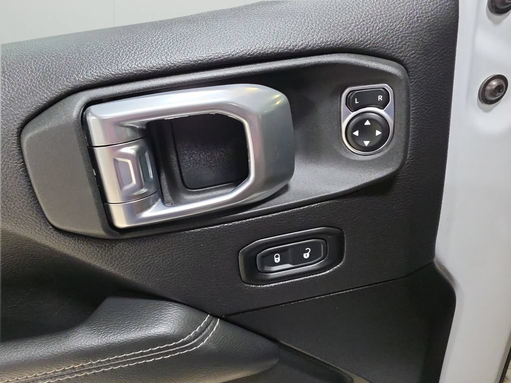 Used 2023 Jeep Wrangler Unlimited Sahara AWD/4WD image 15
