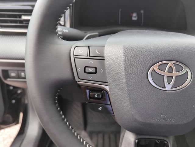 Used 2026 Toyota Camry Hybrid w/ Convenience Package FWD image 32