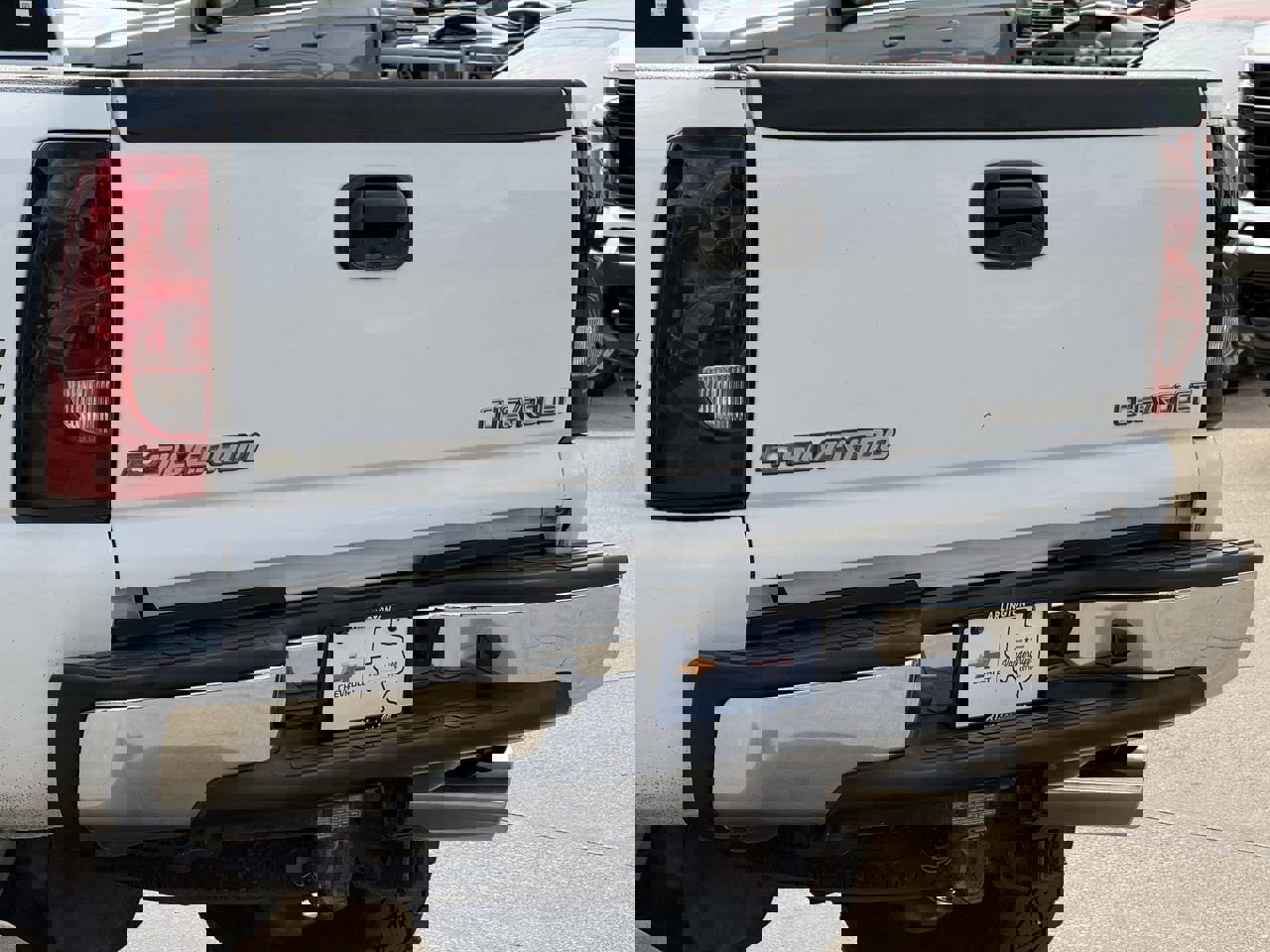 Used 2004 Chevrolet Silverado 2500 LS w/ Heavy-Duty Power Package image 6