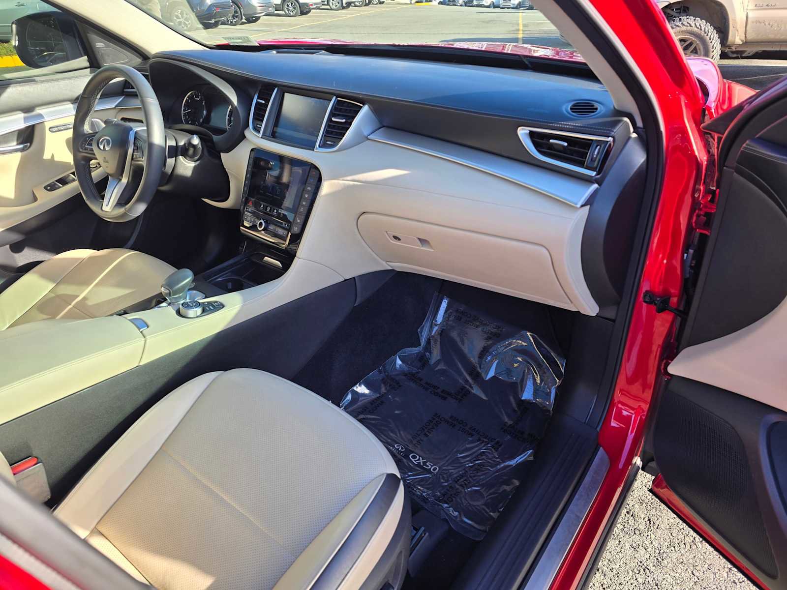 Used 2022 INFINITI QX50 Sensory image 12