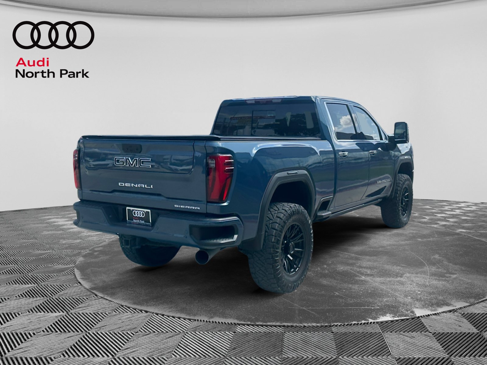 Used 2025 GMC Sierra 2500 Denali w/ Denali Reserve Package AWD/4WD image 5