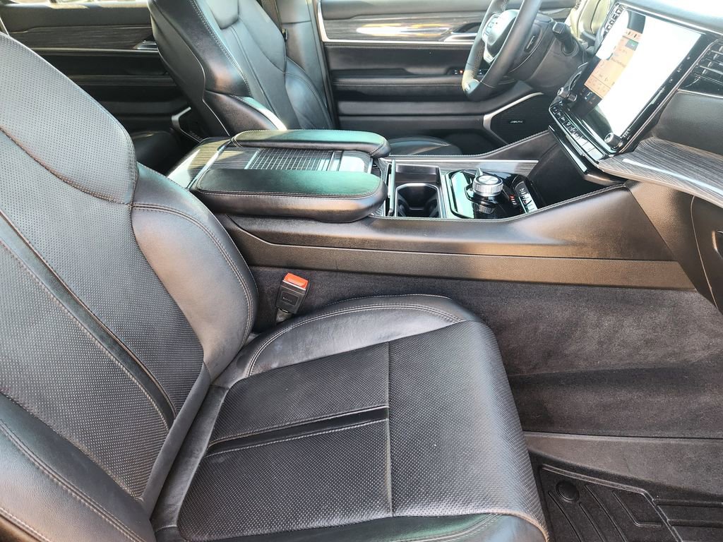 Used 2022 Jeep Wagoneer Series II AWD/4WD image 18