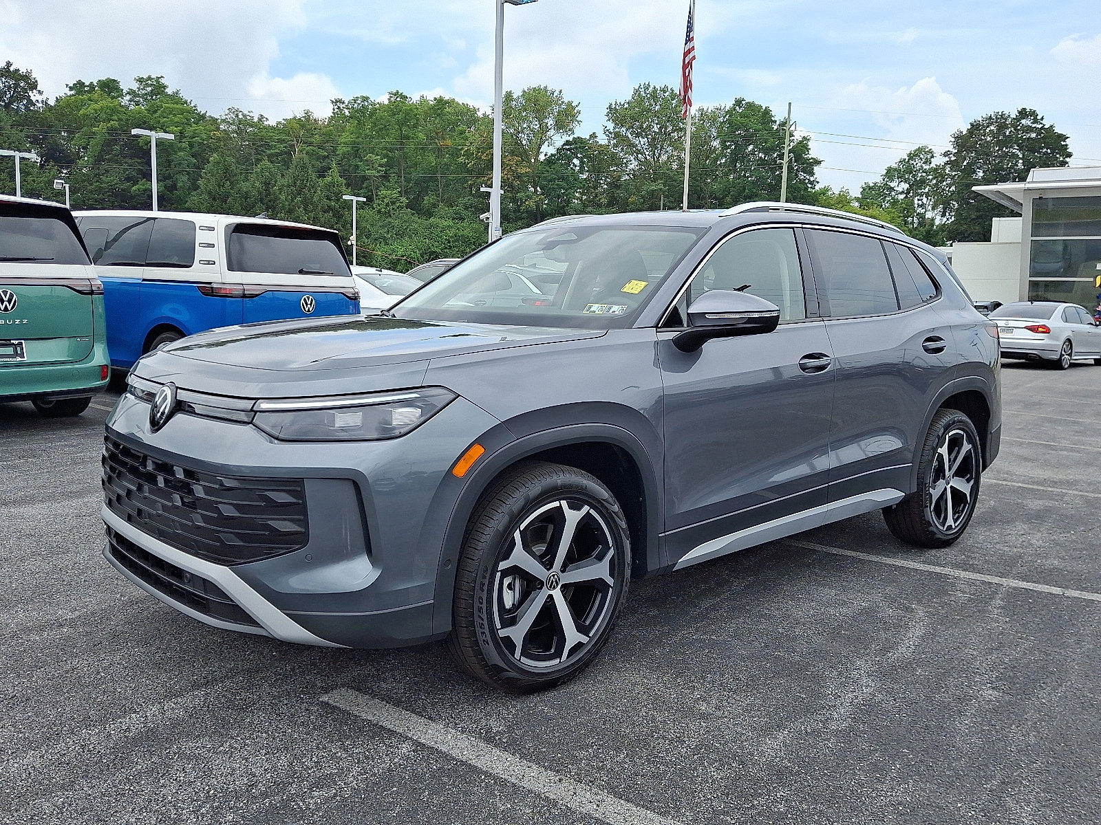New 2025 Volkswagen Tiguan SE image 5