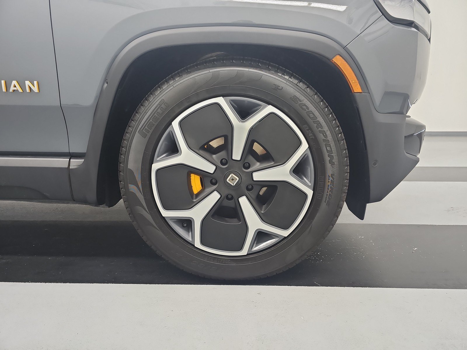 Used 2024 Rivian R1S Adventure AWD/4WD image 11