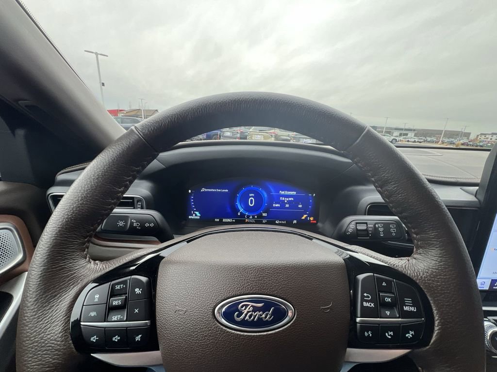 Used 2023 Ford Explorer King Ranch w/ Technology Package image 11