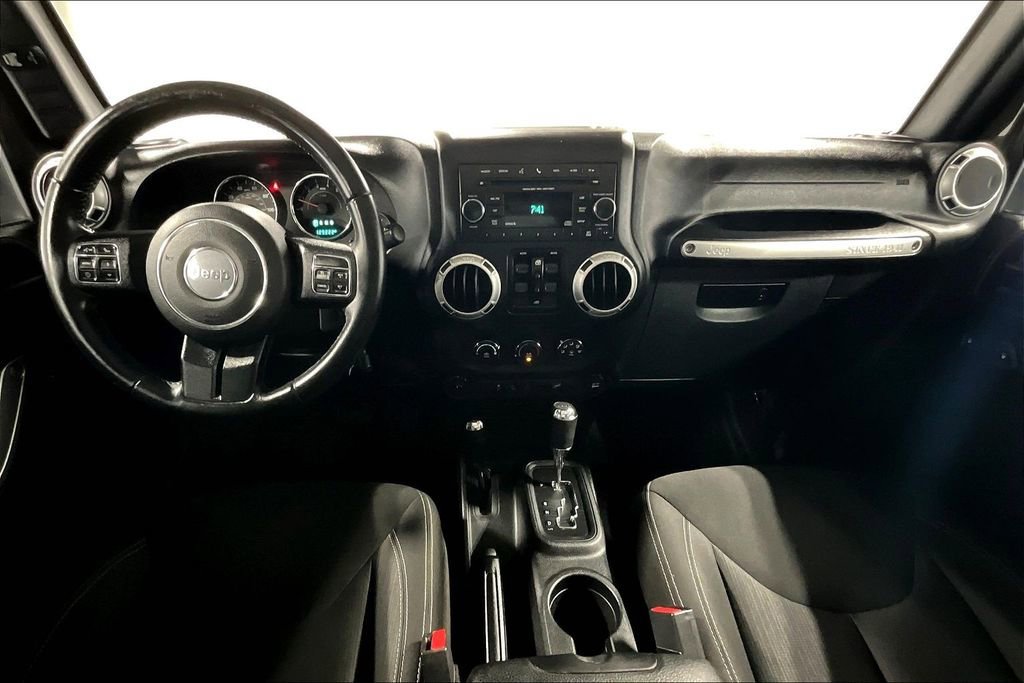 Used 2016 Jeep Wrangler Unlimited Rubicon w/ Connectivity Group image 18