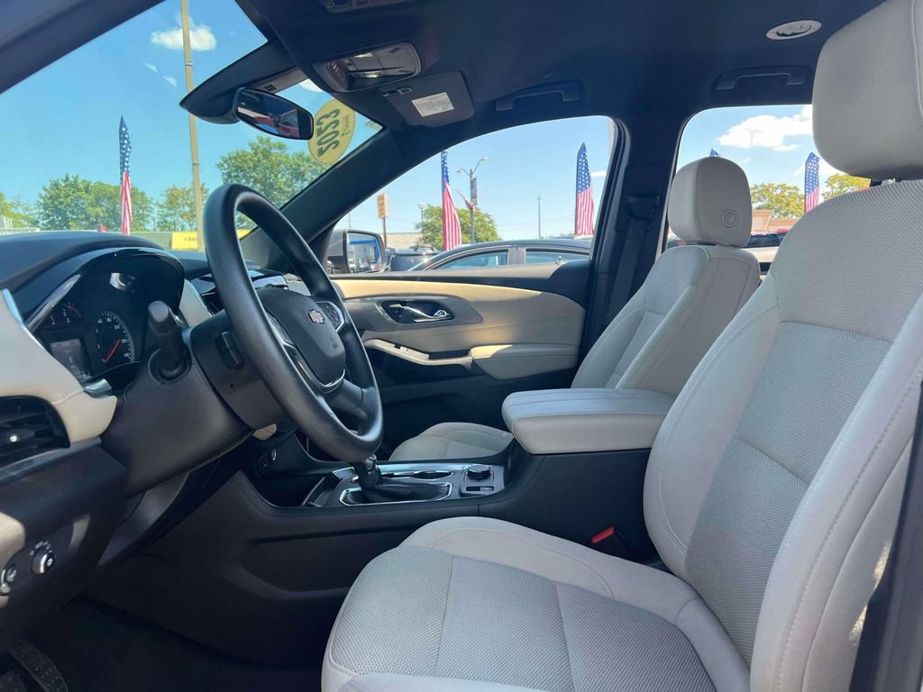 Used 2023 Chevrolet Traverse LS w/ Safety Package FWD image 17