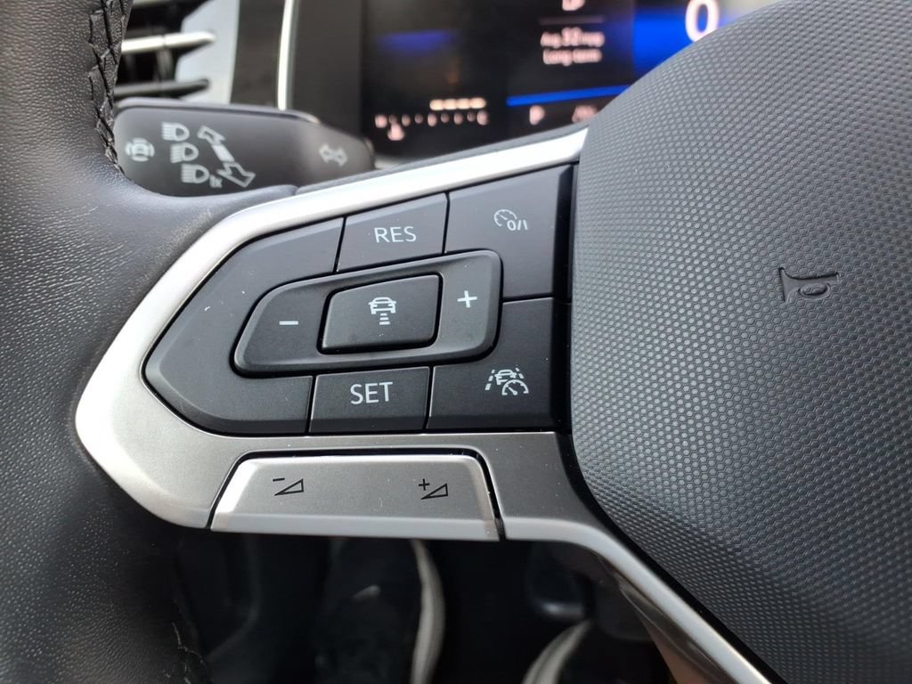 Used 2025 Volkswagen Jetta SE w/ Sunroof Package FWD image 29