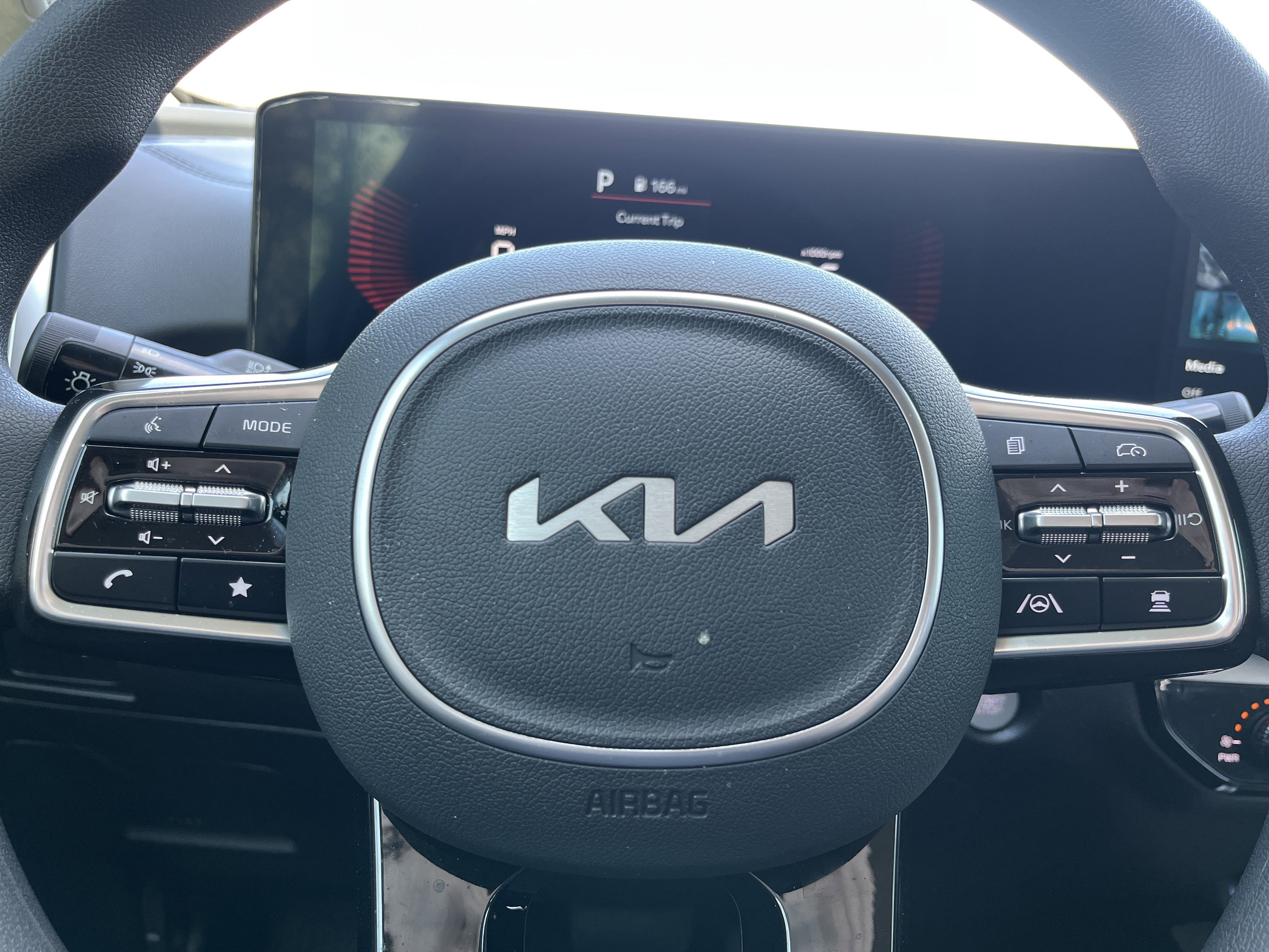 Certified 2025 Kia Sorento LX image 12