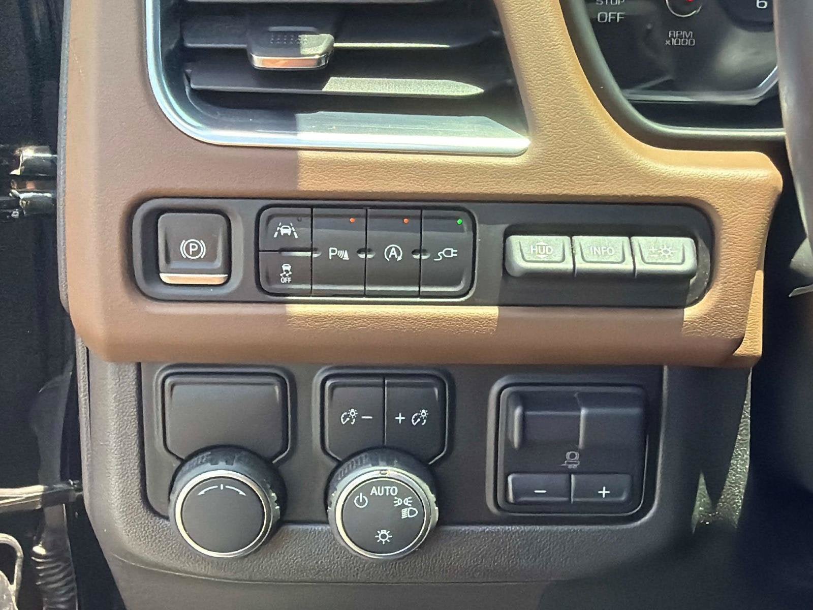 Used 2021 Chevrolet Suburban High Country w/ Premium Package RWD image 32