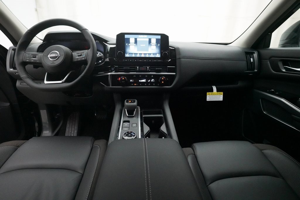 Used 2025 Nissan Pathfinder SL image 5