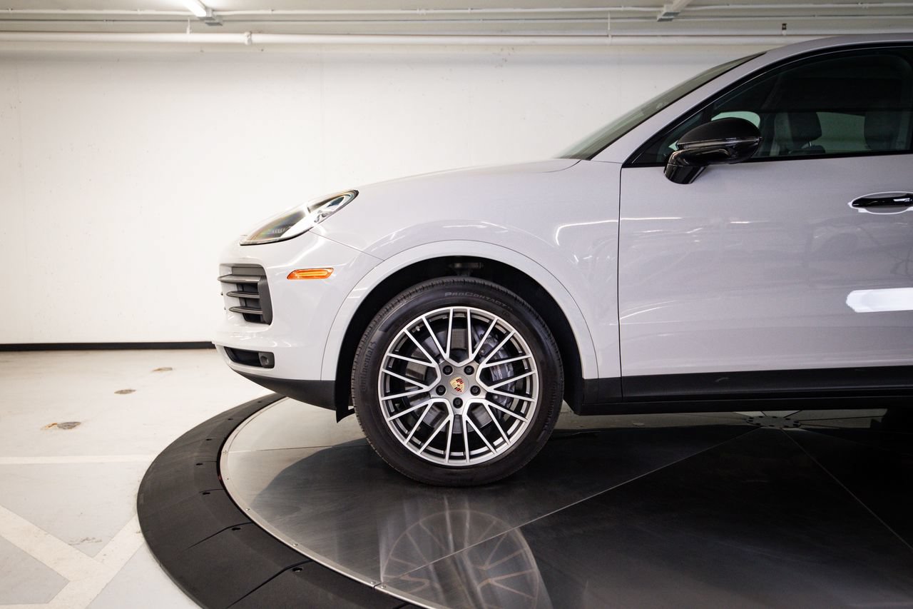 Certified 2023 Porsche Cayenne Platinum Edition AWD/4WD image 11