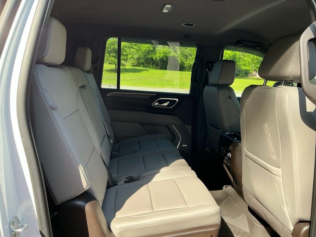 Used 2022 Chevrolet Suburban Z71 w/ Z71 Off-Road Package AWD/4WD image 23
