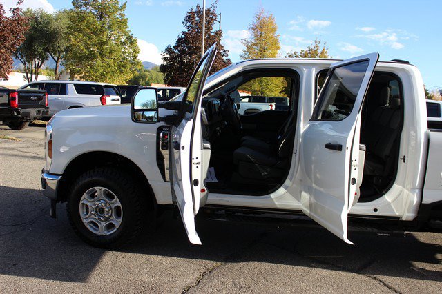 Used 2025 Ford F250 XLT w/ FX4 Off-Road Package AWD/4WD image 10