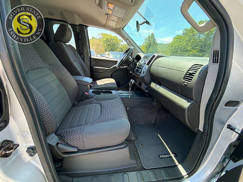 Used 2015 Nissan Frontier SV AWD/4WD image 18
