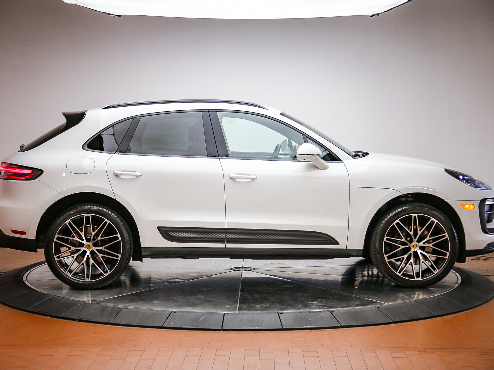 Certified 2026 Porsche Macan AWD/4WD image 41