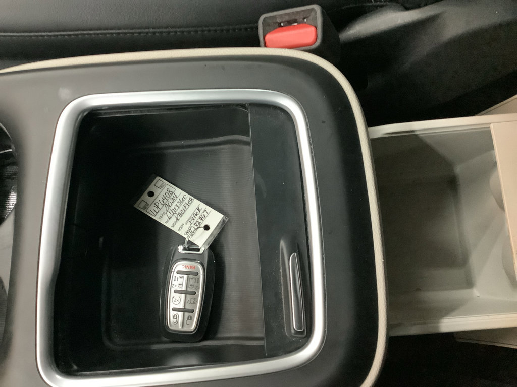 Used 2024 Chrysler Pacifica Touring-L image 24