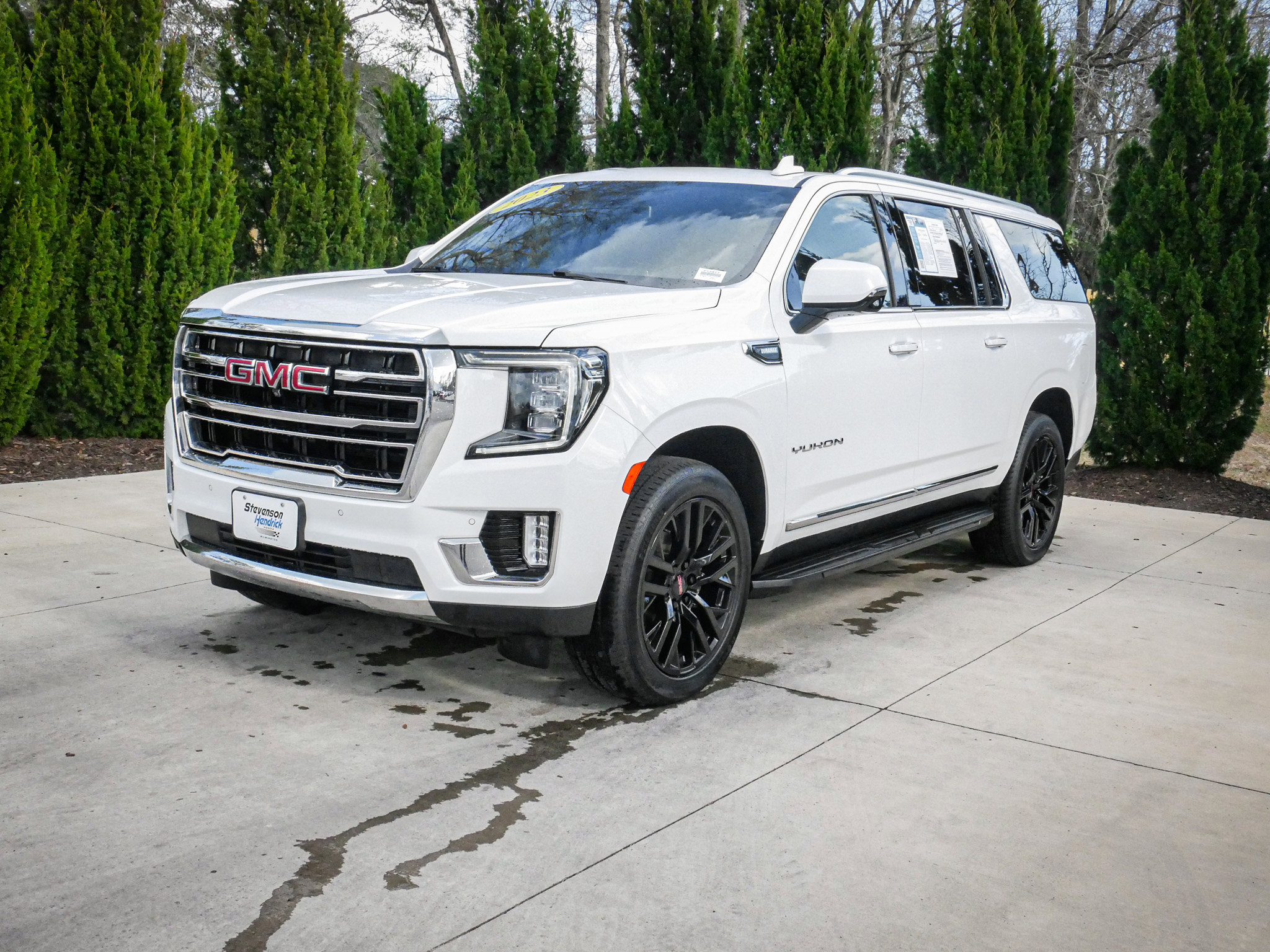 Used 2023 GMC Yukon XL SLT AWD/4WD image 5