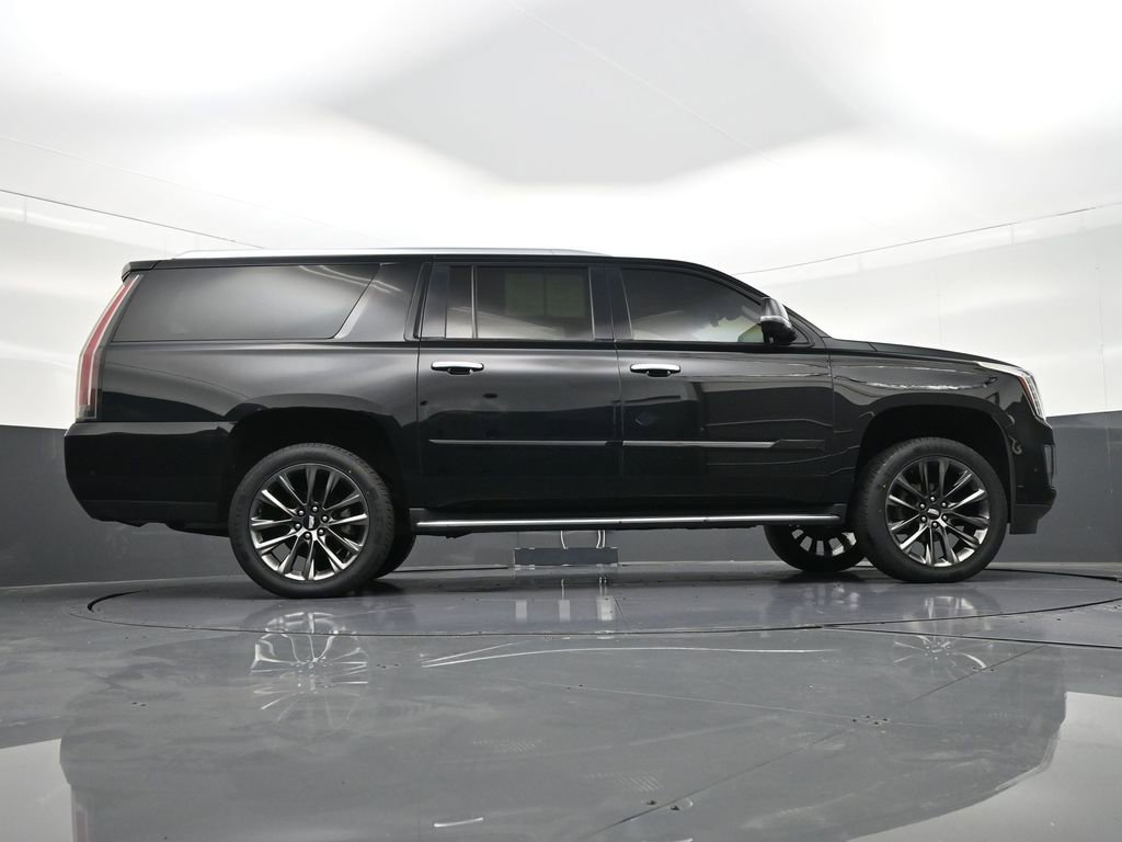 Used 2019 Cadillac Escalade ESV Luxury w/ Escalade Sport Edition image 29
