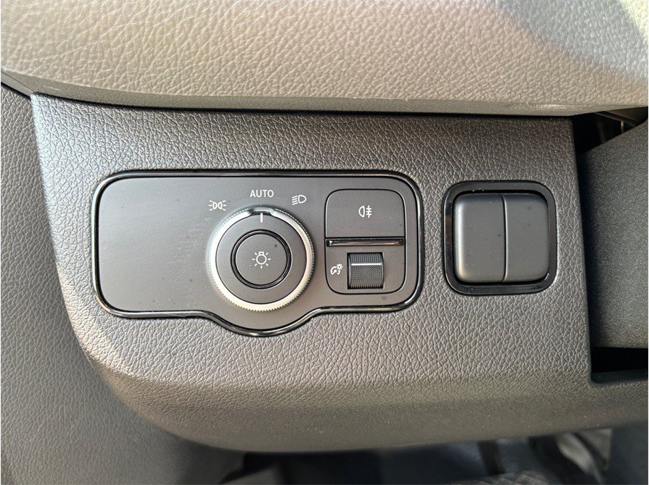 Used 2024 Mercedes-Benz Sprinter 2500 image 23