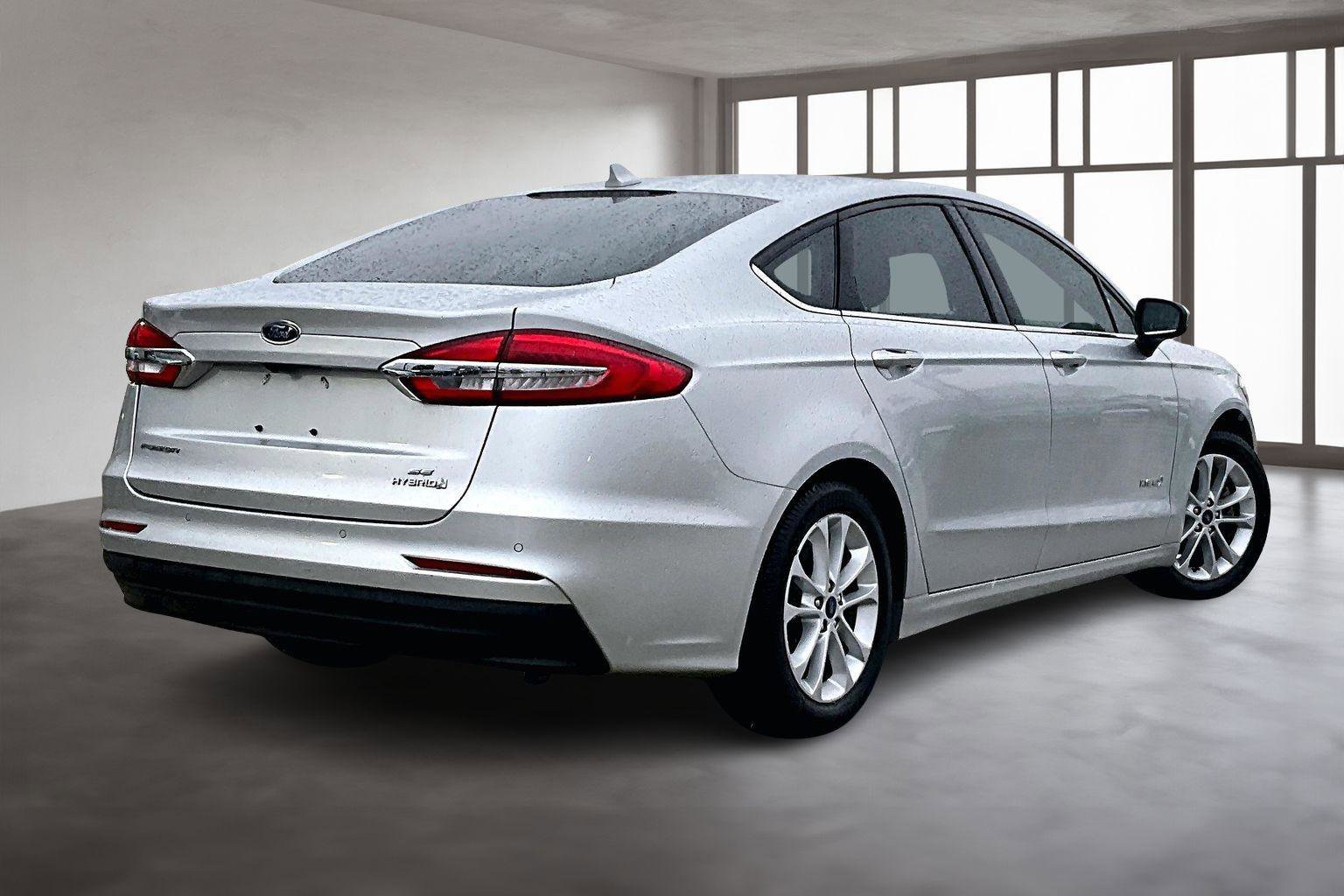 Used 2019 Ford Fusion SE image 3