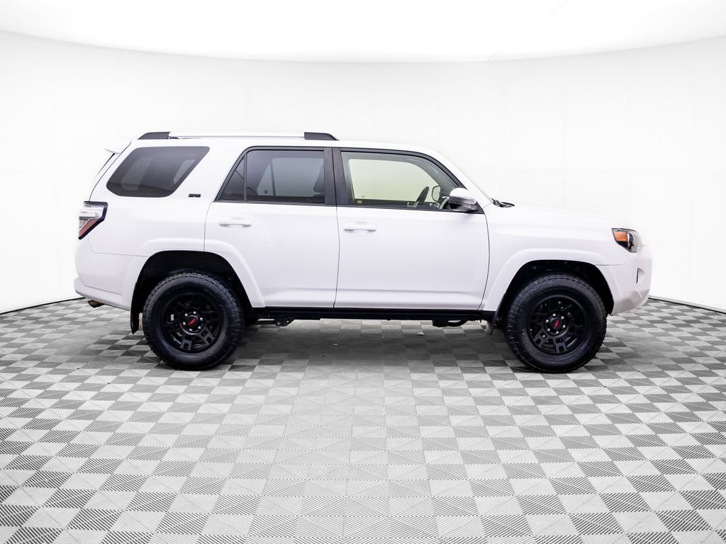 Used 2019 Toyota 4Runner SR5 AWD/4WD image 8