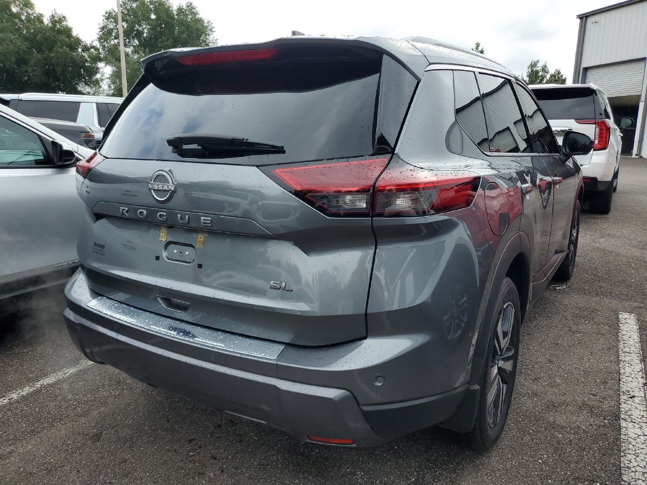 Used 2024 Nissan Rogue SL w/ SL Premium Package FWD image 4