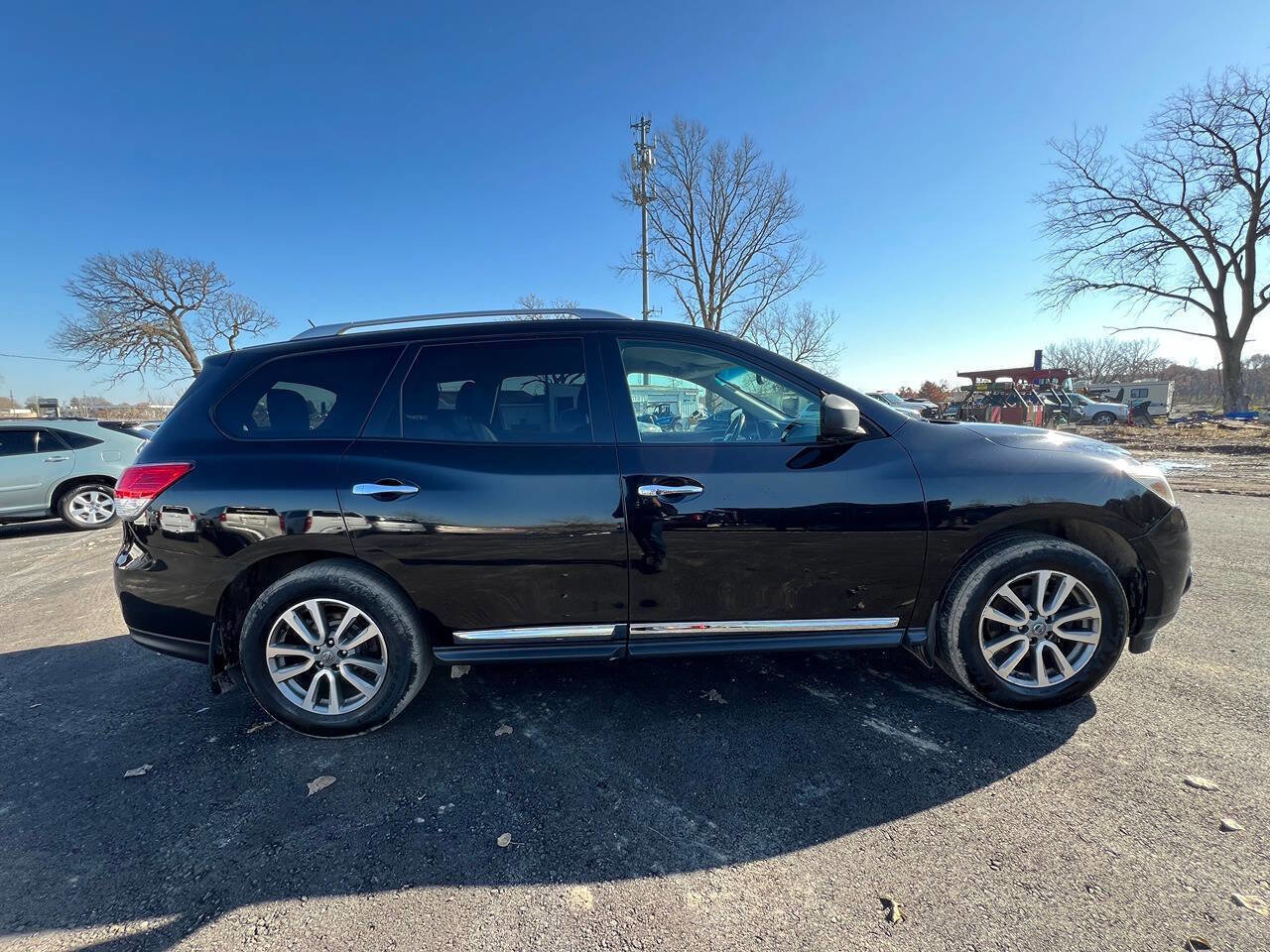 Used 2015 Nissan Pathfinder SL image 5