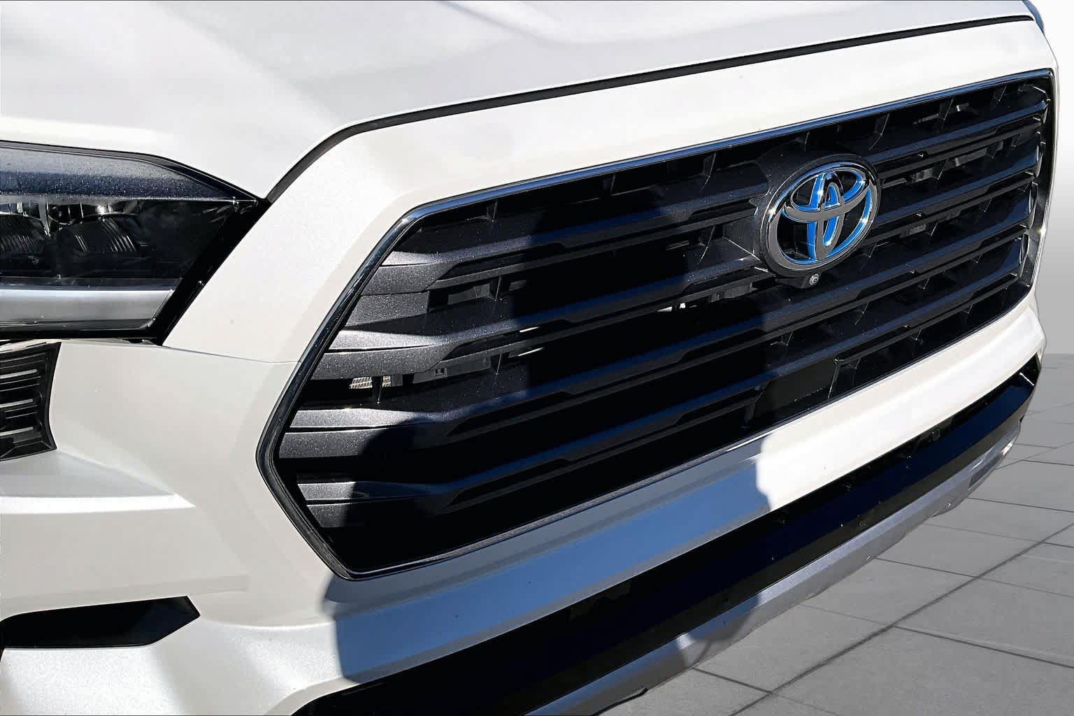 Used 2023 Toyota Sequoia Limited AWD/4WD image 32