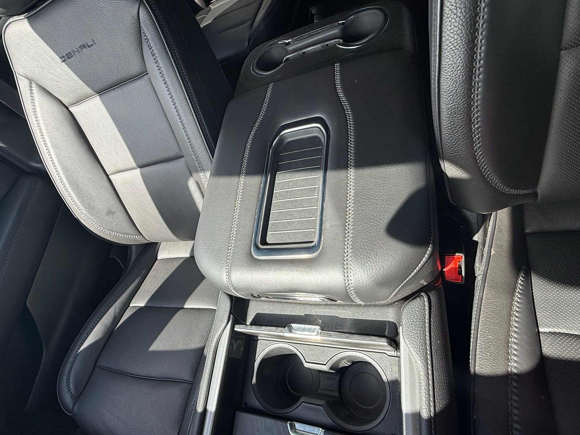 Used 2023 GMC Yukon XL Denali image 40