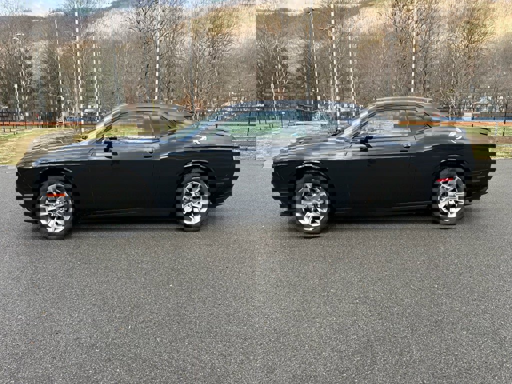 Used 2021 Dodge Challenger SXT image 7