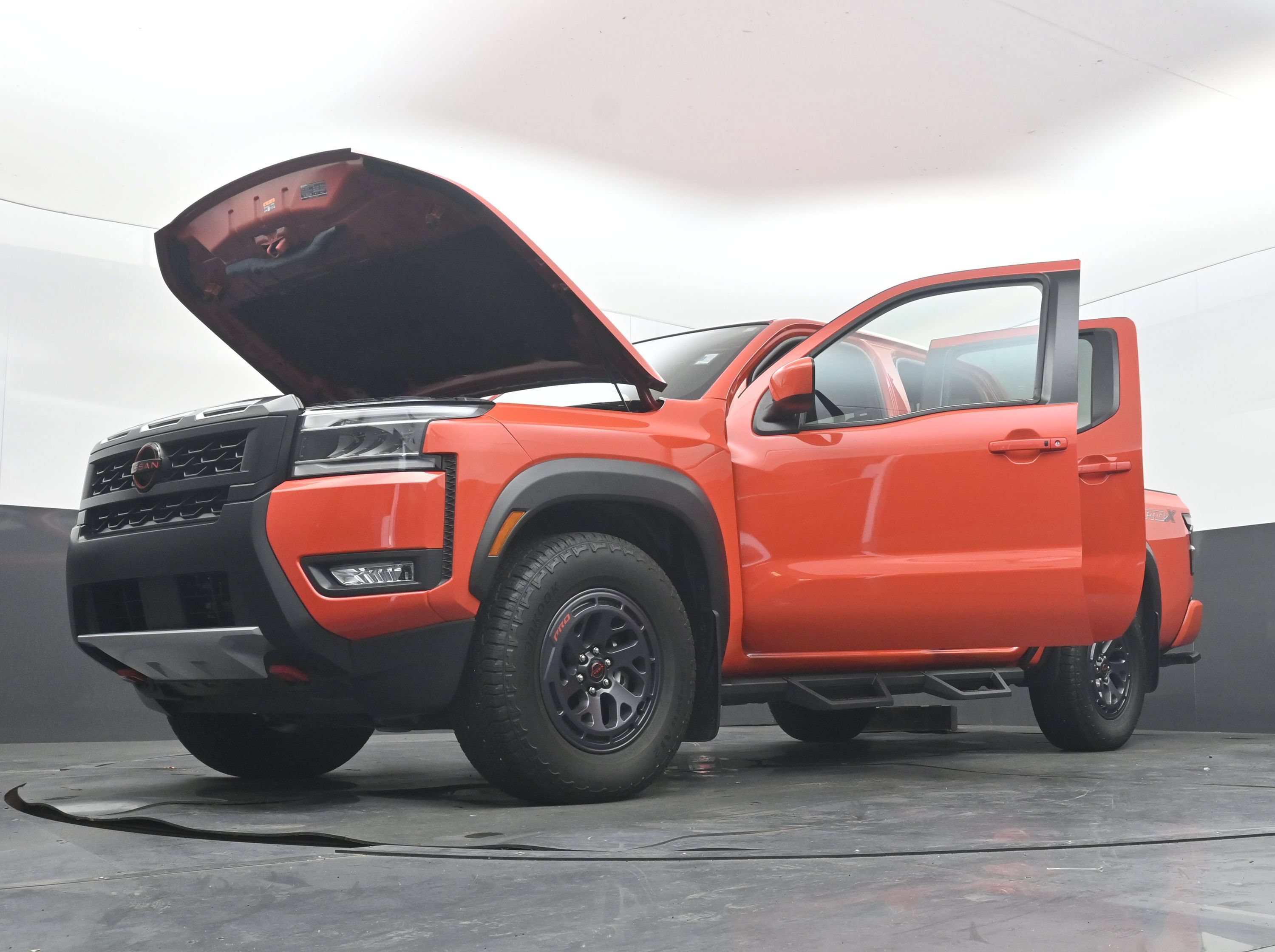 Used 2025 Nissan Frontier Pro-X RWD image 40