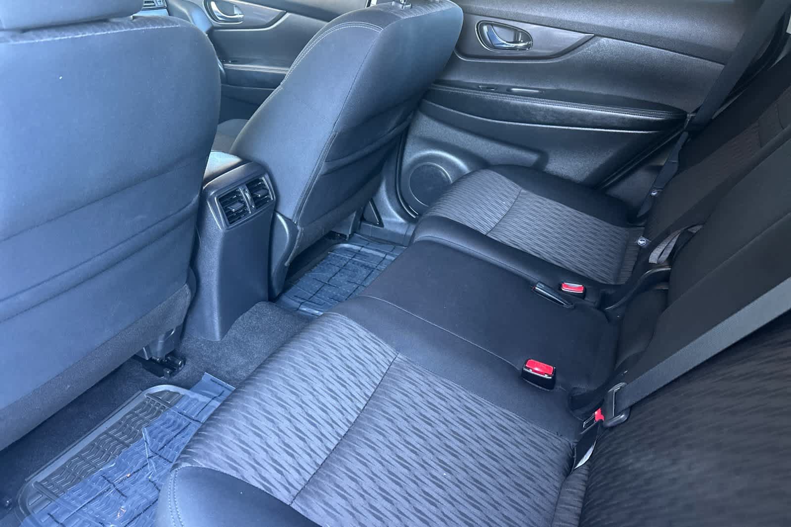 Used 2018 Nissan Rogue S w/ S Value Package AWD/4WD image 4