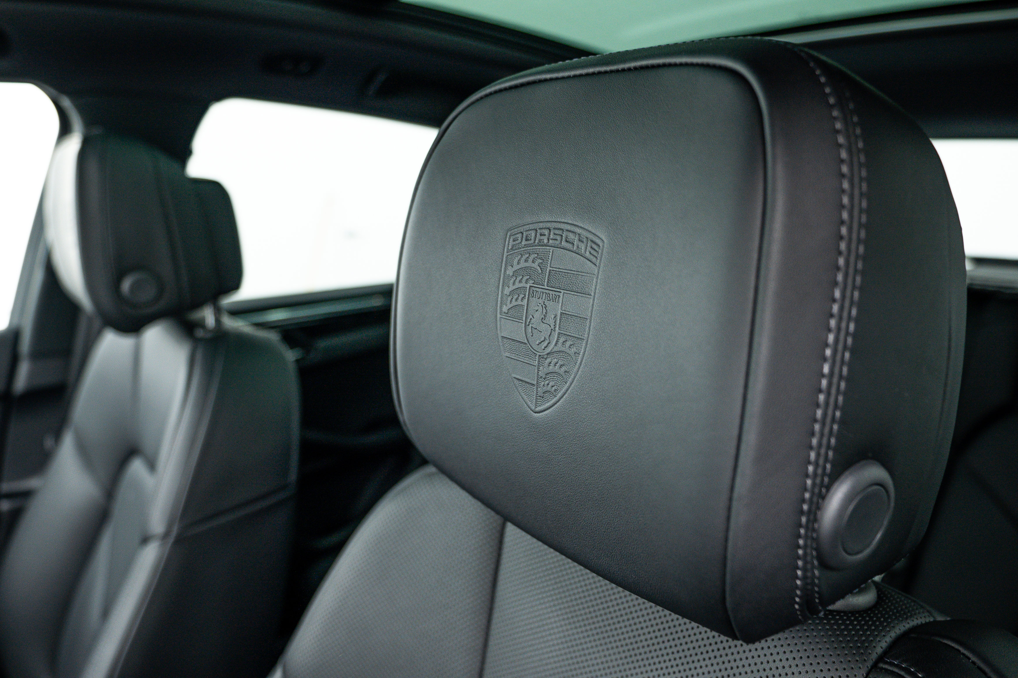Certified 2026 Porsche Macan AWD/4WD image 17
