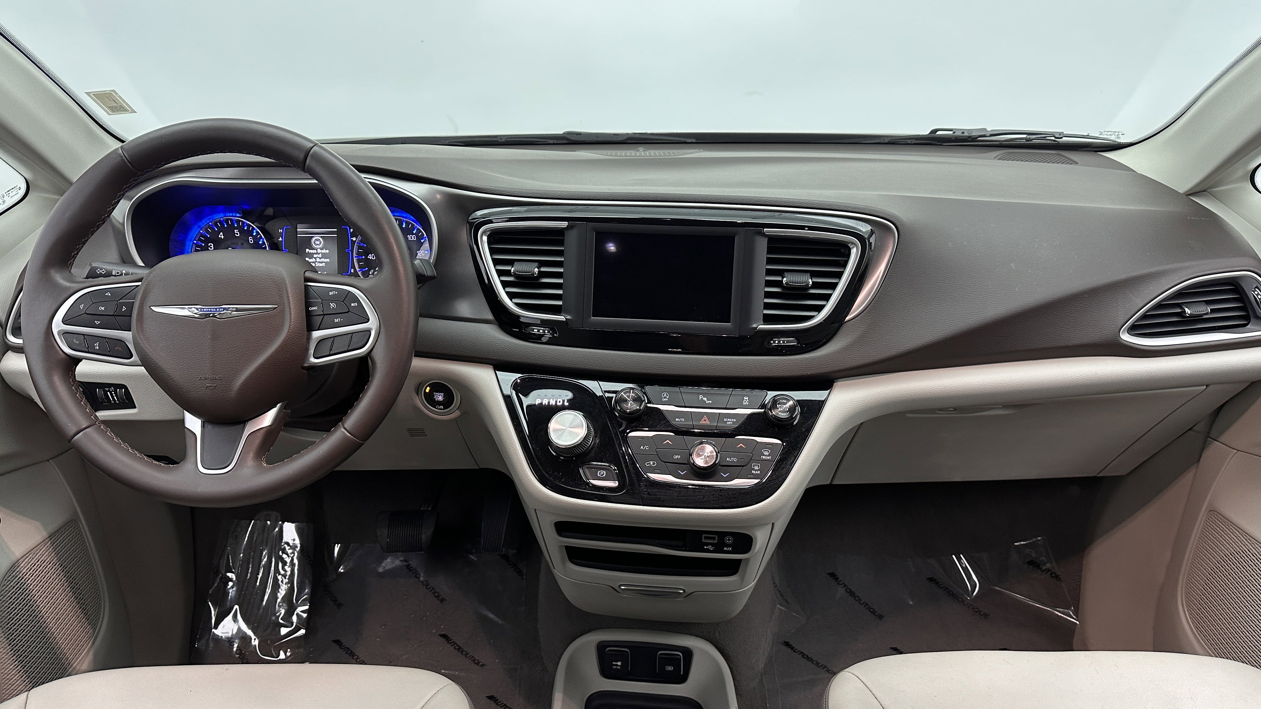 Used 2018 Chrysler Pacifica Touring-L image 28