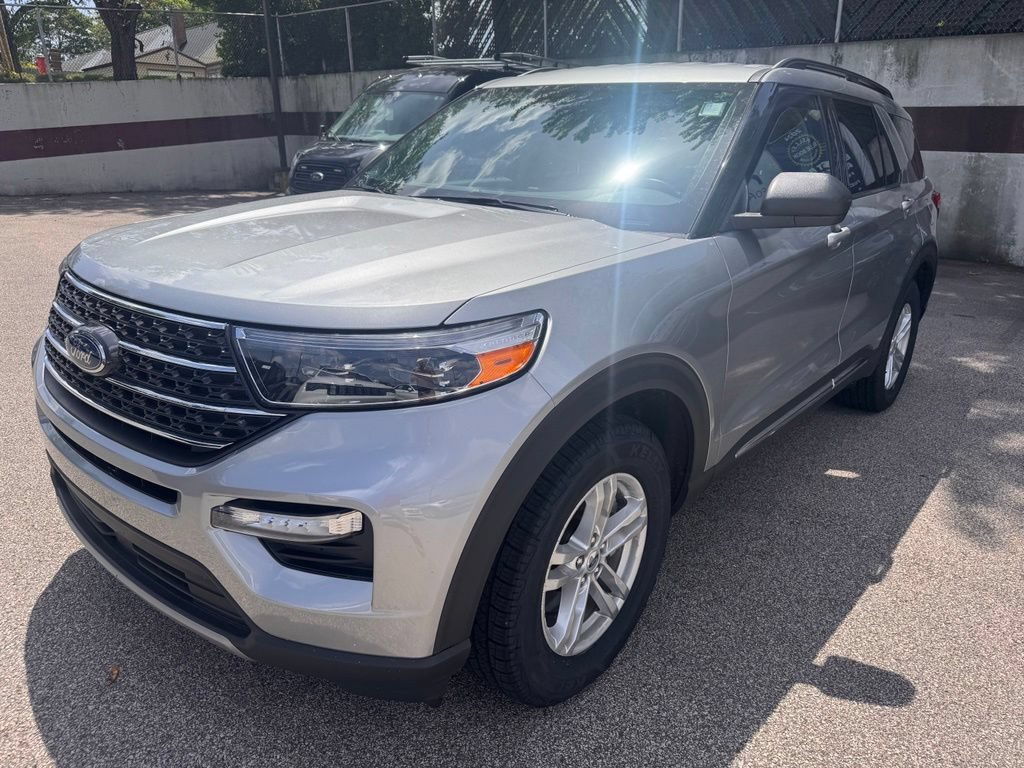 Certified 2023 Ford Explorer XLT w/ Equipment Group 202A AWD/4WD image 1