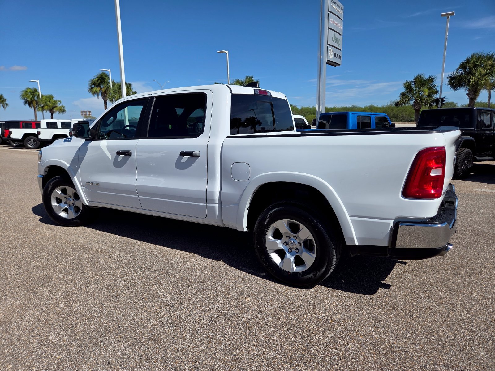 Used 2025 RAM 1500 Big Horn AWD/4WD image 5
