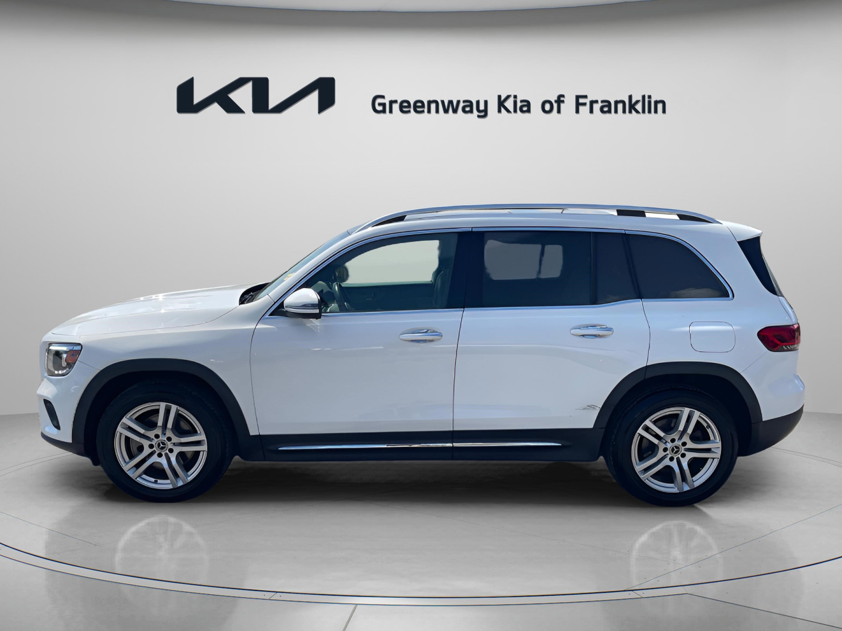Used 2020 Mercedes-Benz GLB 250 4MATIC w/ Premium Package image 4