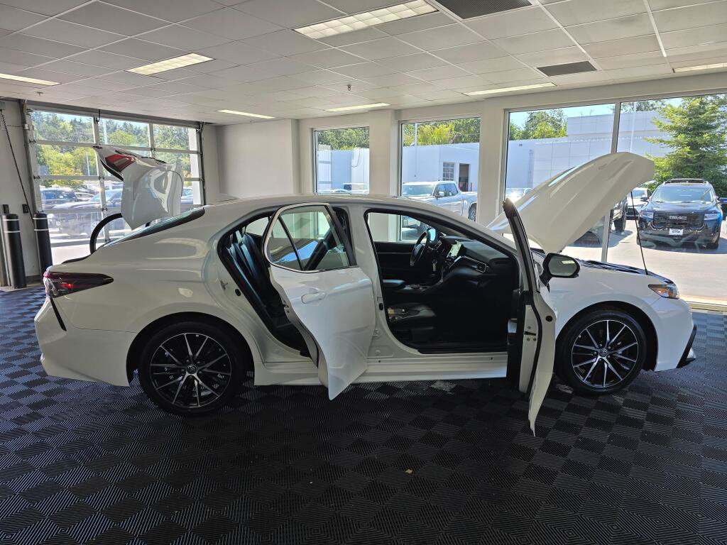 Used 2023 Toyota Camry SE AWD/4WD image 17