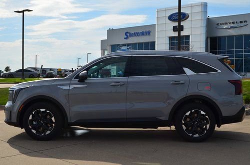 New 2026 Kia Sorento S w/ S Panoramic Sunroof Package image 22