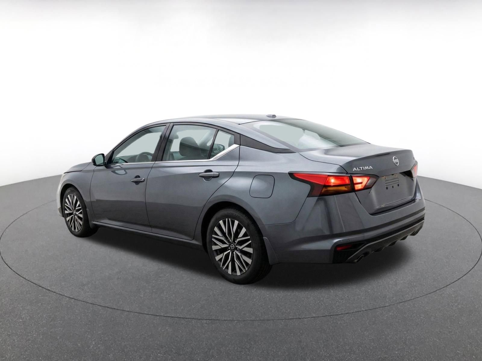 Used 2025 Nissan Altima 2.5 SV FWD image 7