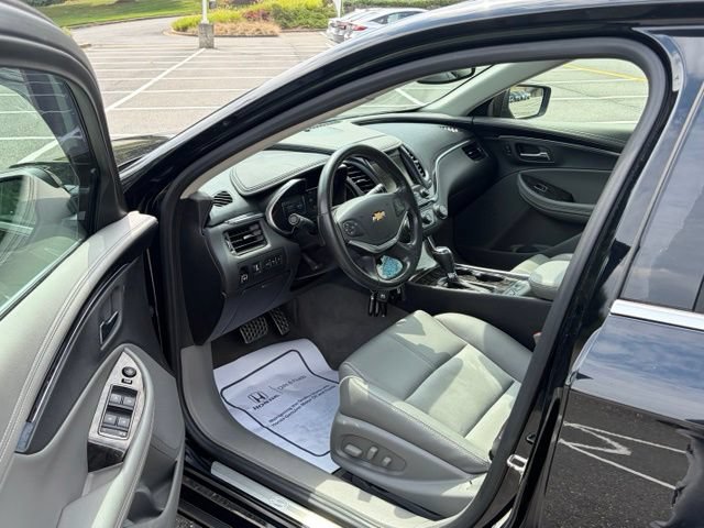 Used 2015 Chevrolet Impala LT w/ Convenience Package FWD image 13