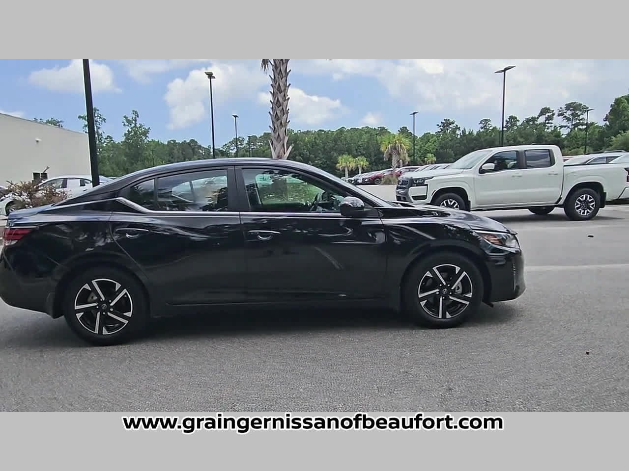 Used 2025 Nissan Sentra SV FWD image 33