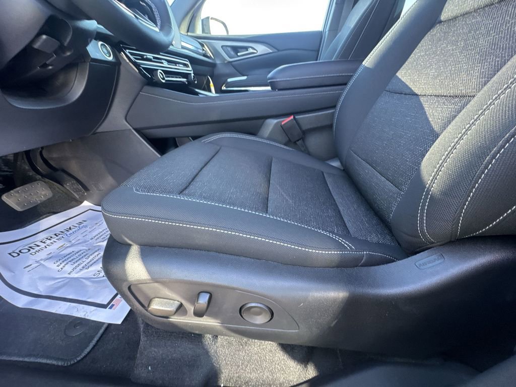 New 2026 Chevrolet Traverse LT image 12