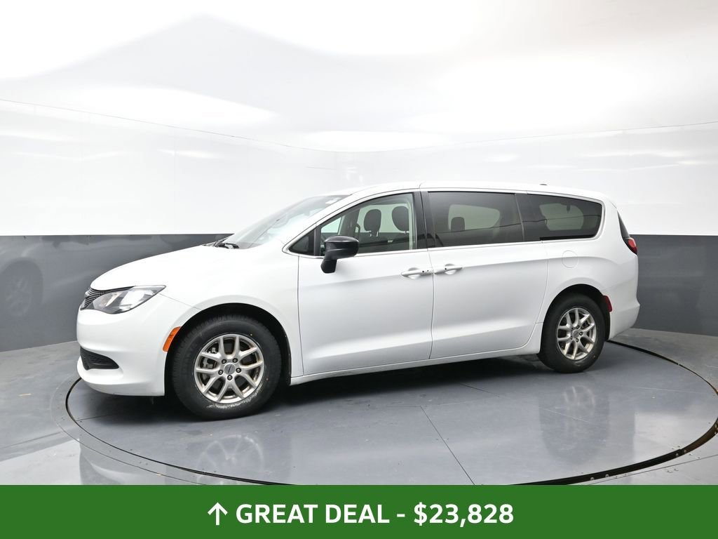 Used 2024 Chrysler Voyager LX image 9