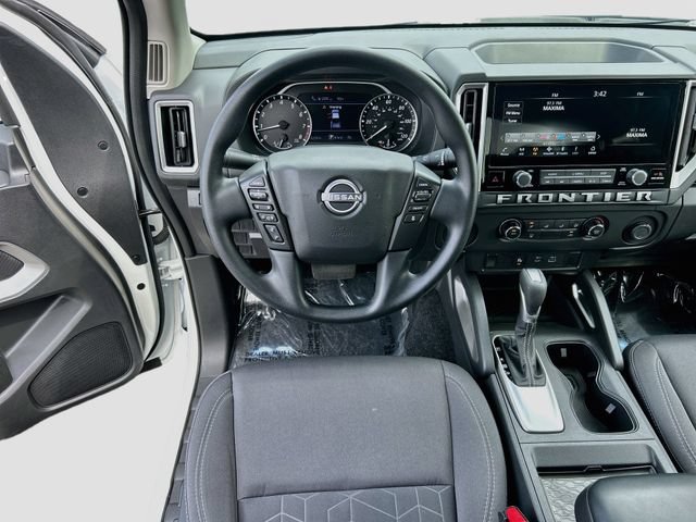Certified 2025 Nissan Frontier SV RWD image 17